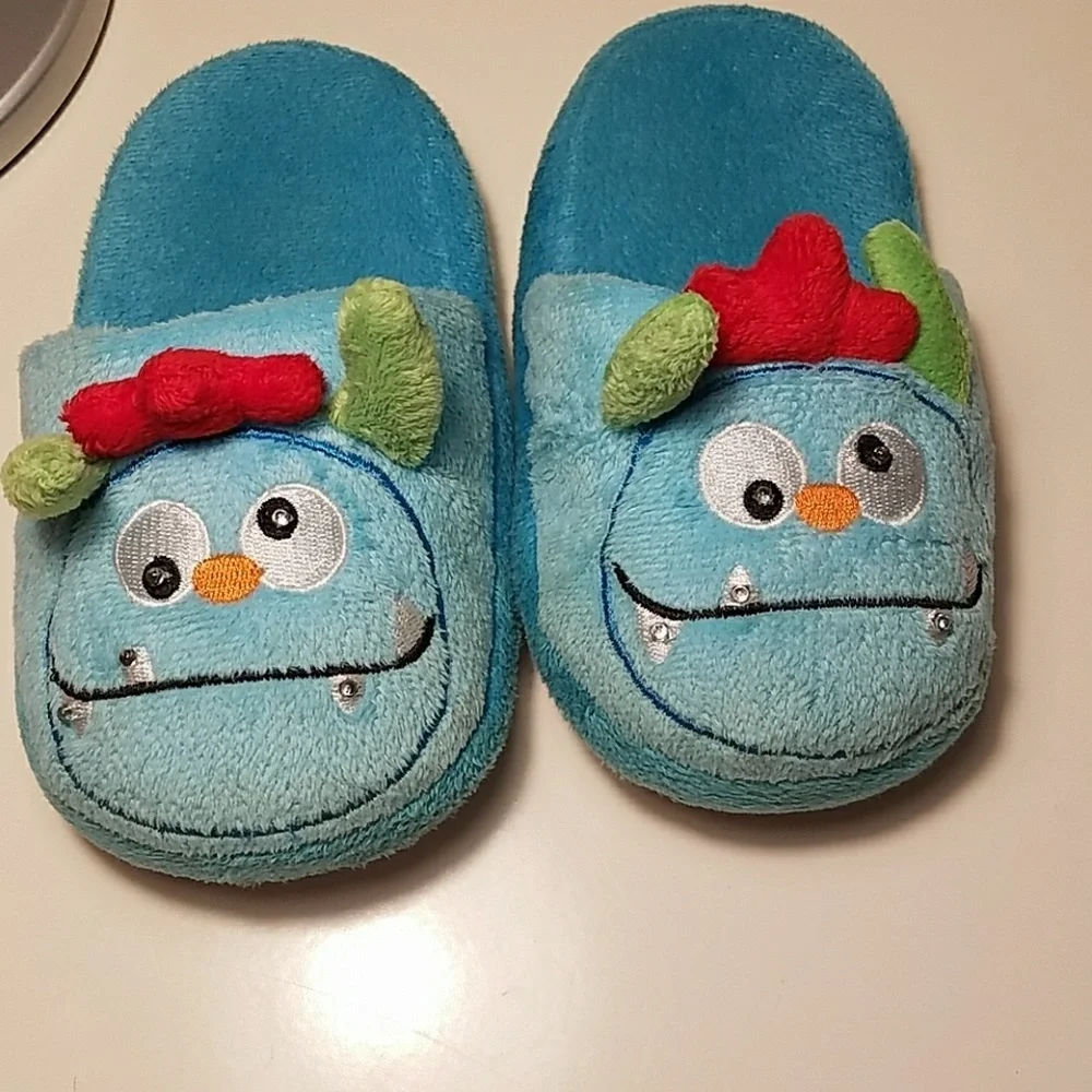 Kids Monster Slippers Size: Small (light up)